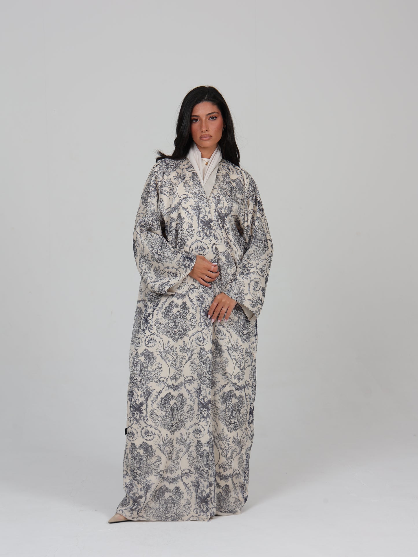 Patterned reversible abaya