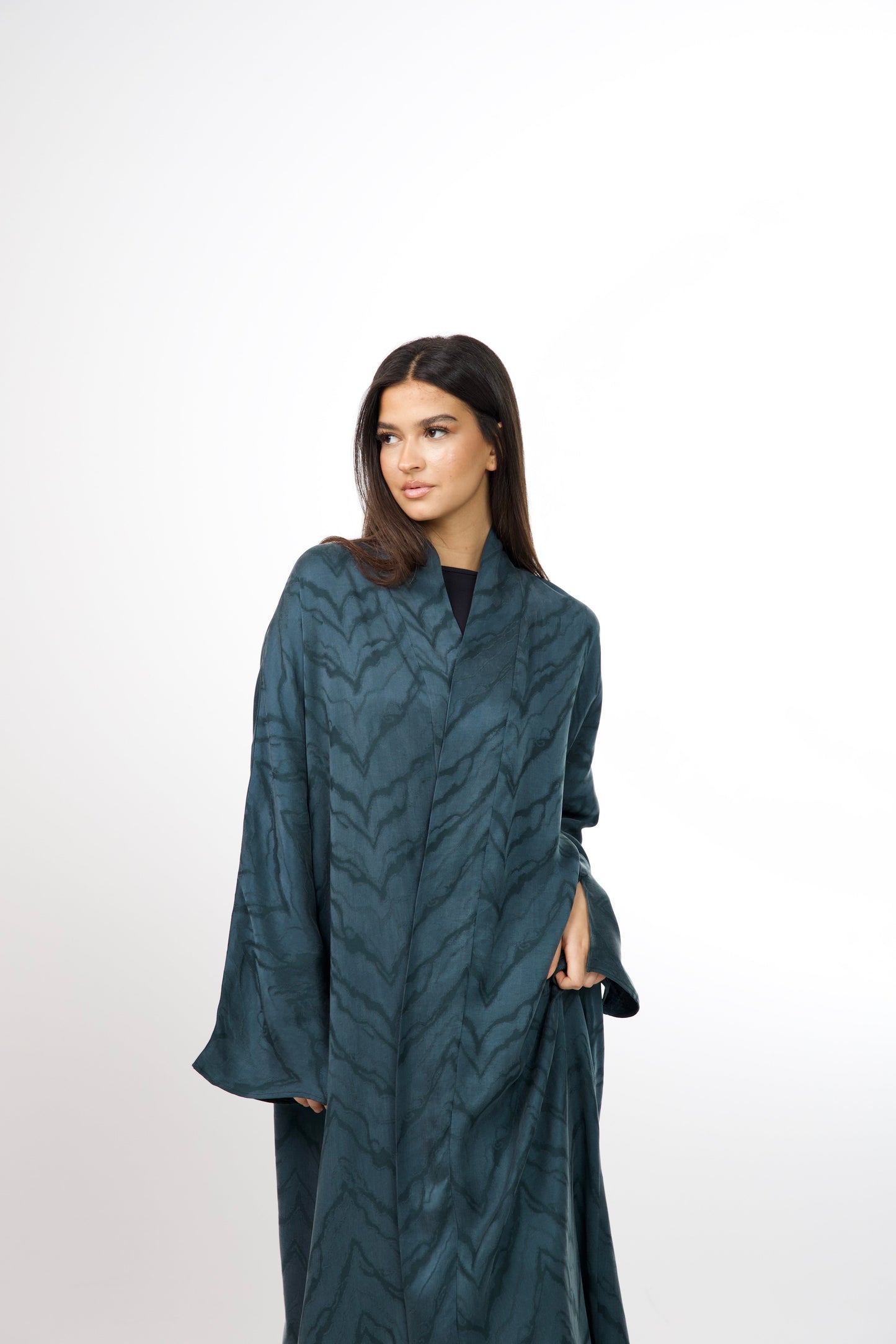 waves abaya in moscow midnight