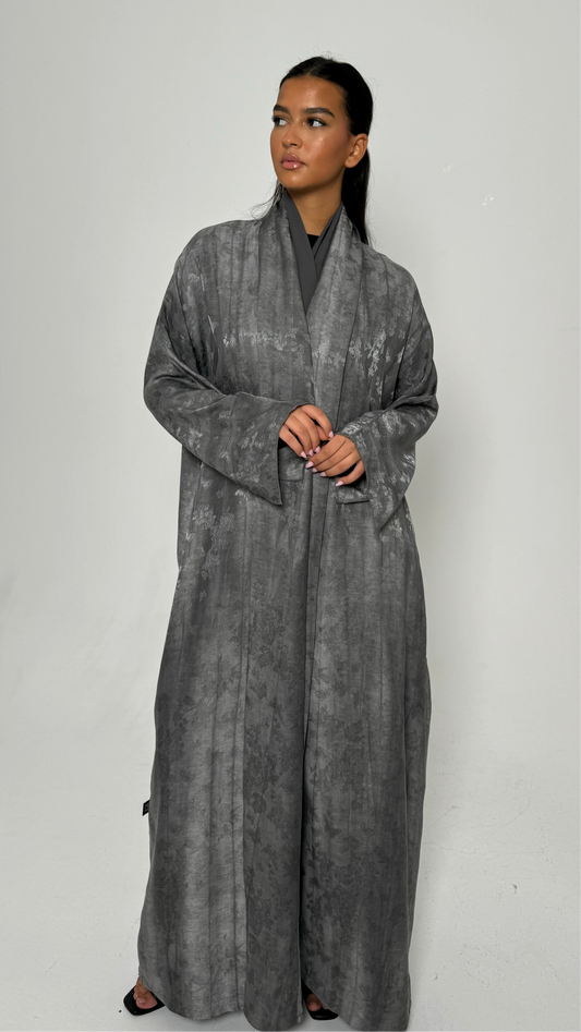 Dreamy abaya in grey