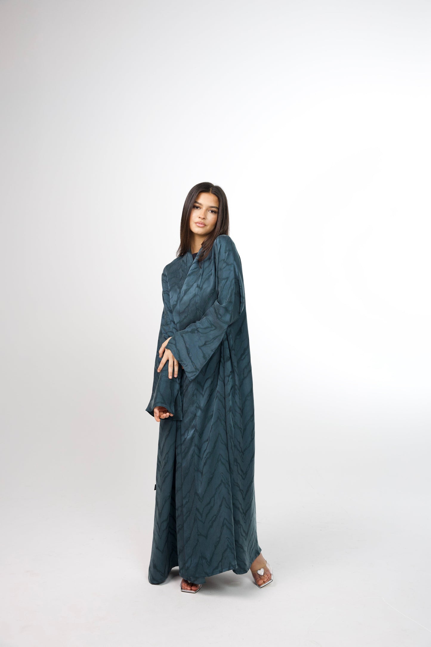 waves abaya in moscow midnight