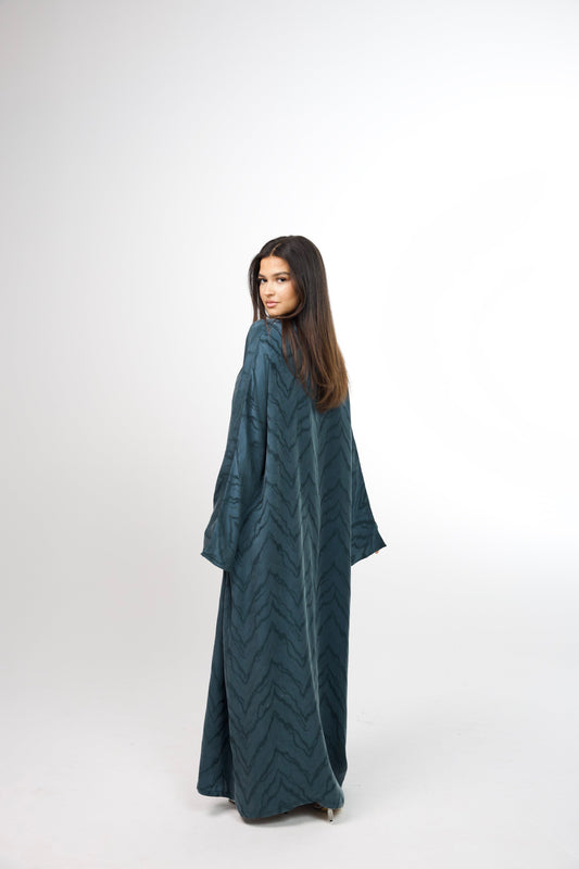 waves abaya in moscow midnight